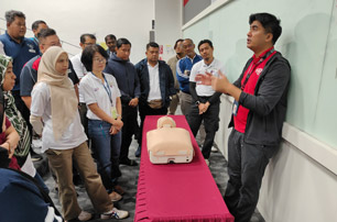 Building a Safer Workplace Through First Aid Training