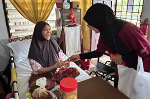 Celebrating Hari Raya with the Elderly